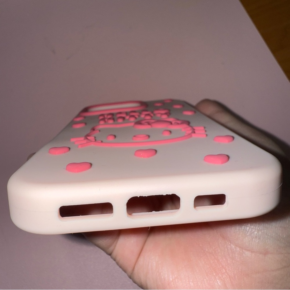 Hello Kitty Phone Case 16 PRO 6.3 inches (3 cameras) - Picture 5 of 5